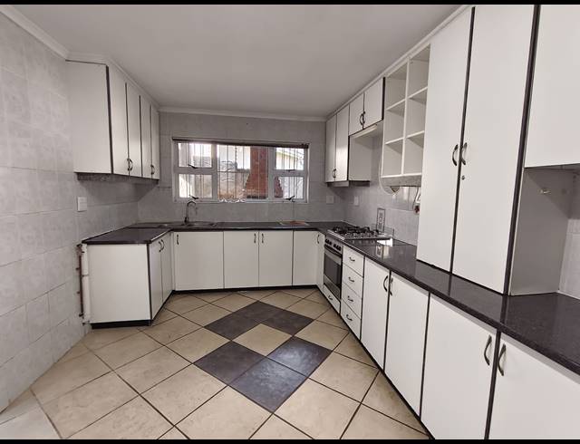 4 BEDROOM FREEHOLD TO LET IN SEA VIEW